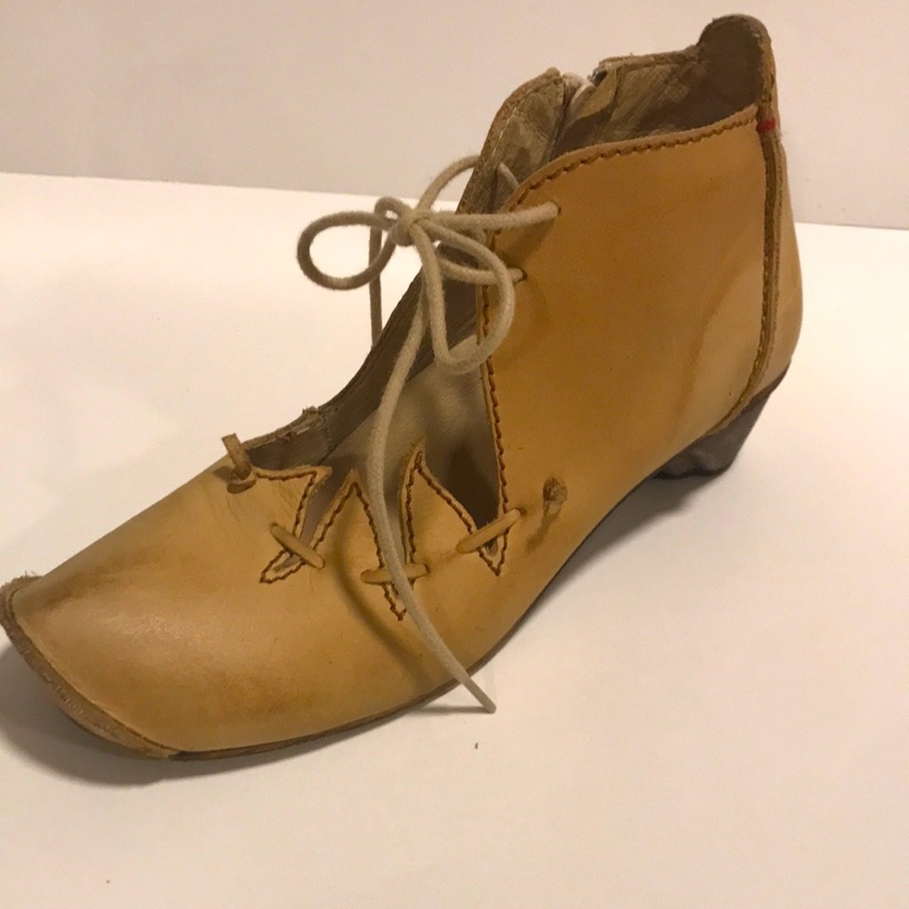Rovers Crust Costa Lace pumps